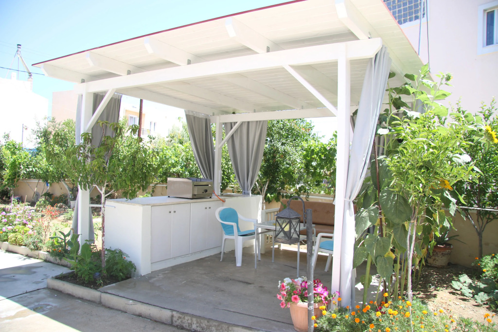 Menelaos Family Apartments