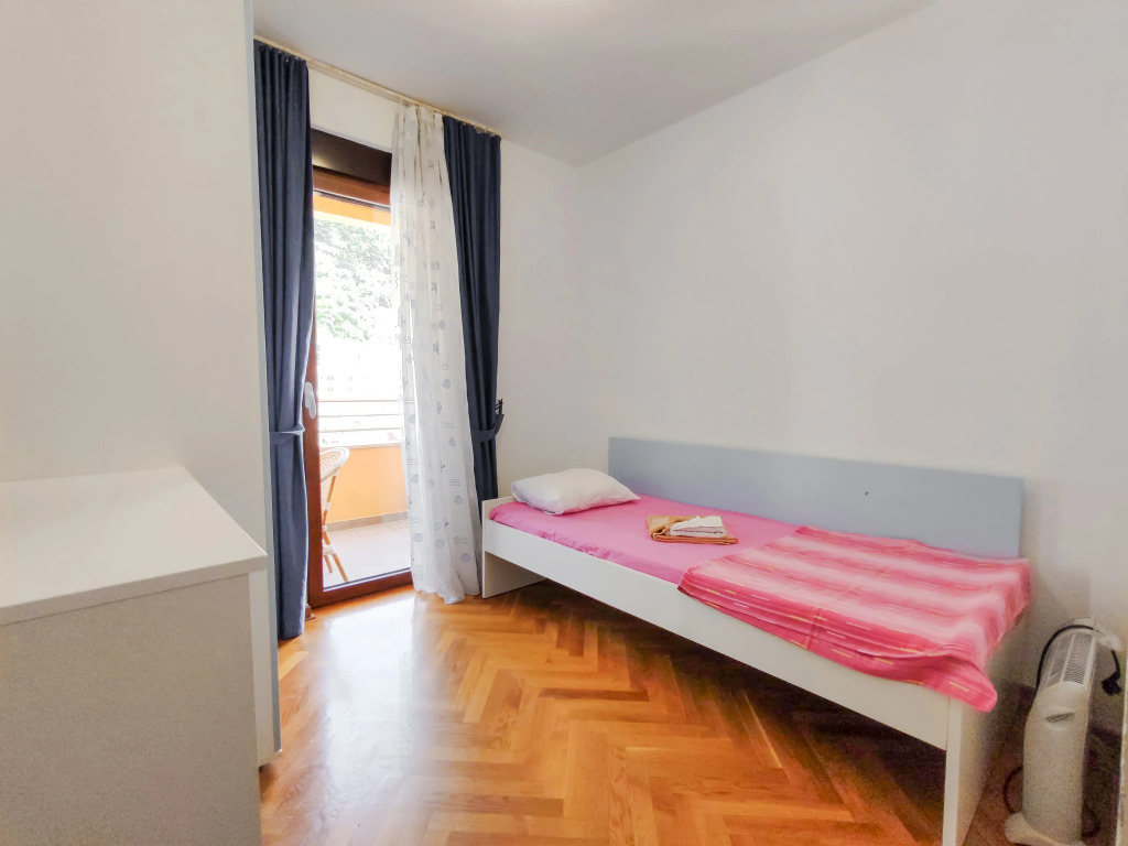 Квартира Sunny Three Bedroom
