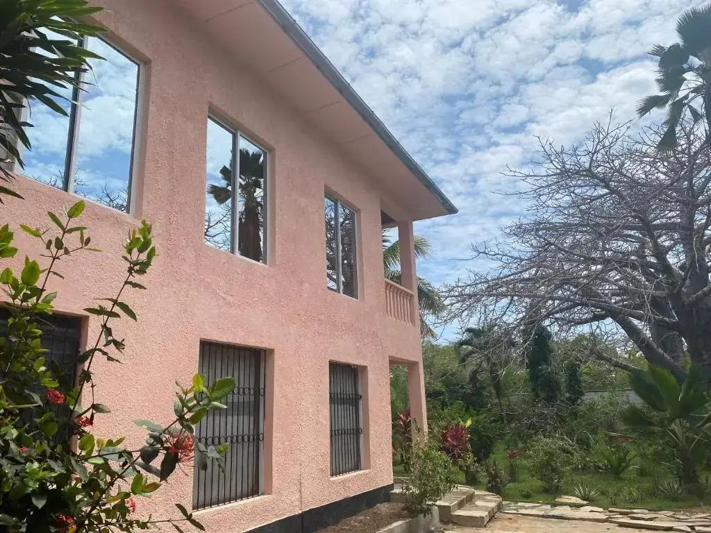 Tradewinds Lodge