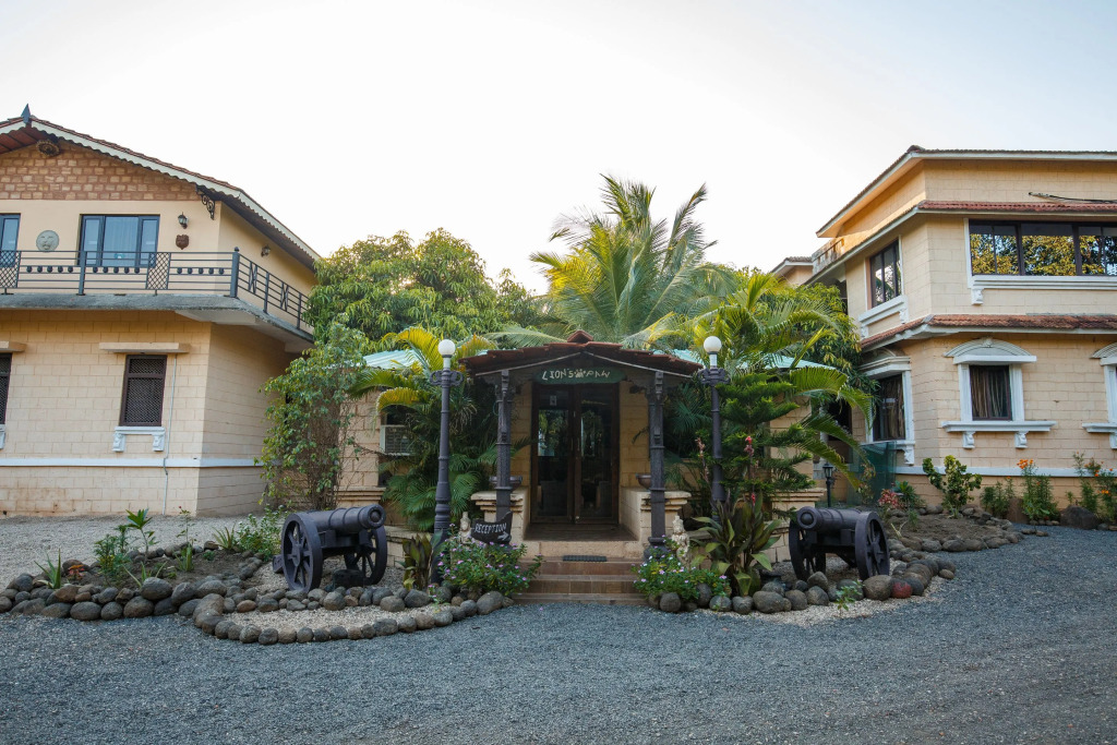 Отель Gir Lions Paw Resort