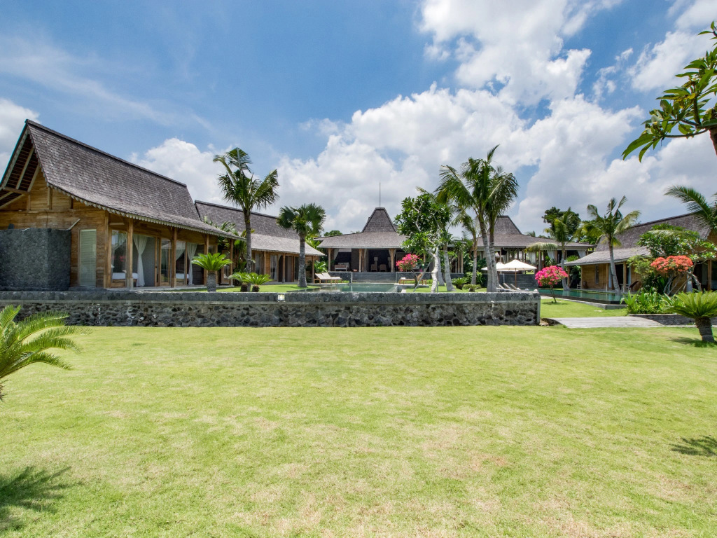 Mannao Estate by Villa Finder