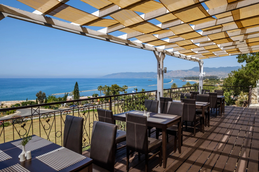 Отель Latchi Family Resort
