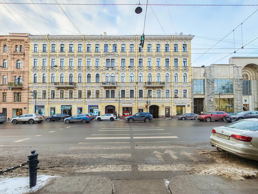 Квартира двухуровневая Смарт у Невского пр-та и ул. Рубинштейна с видом на Сад