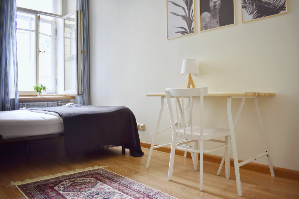 Независима студия вид. Офис продакшн студии. Независимой студии. Фонтанки 82/1. Студия звукозаписи кабинка.