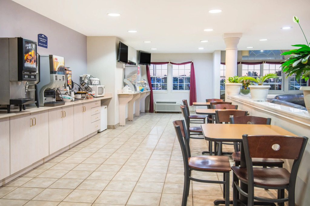 Отель Microtel Inn Suites by Wyndham Claremore