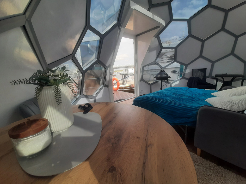 Nomer Romantika Dlya Vlyublyonnykh, Dizayn-Otel Na Dvoikh Na Vode, Khausbot Cherepakha Arkhelon-34 Mini-Otel