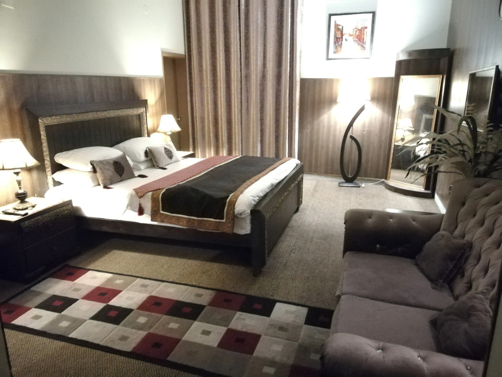 Lions Hotel Lahore