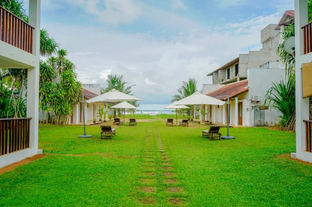 Отель Muthumuni Ayurveda Beach Resort