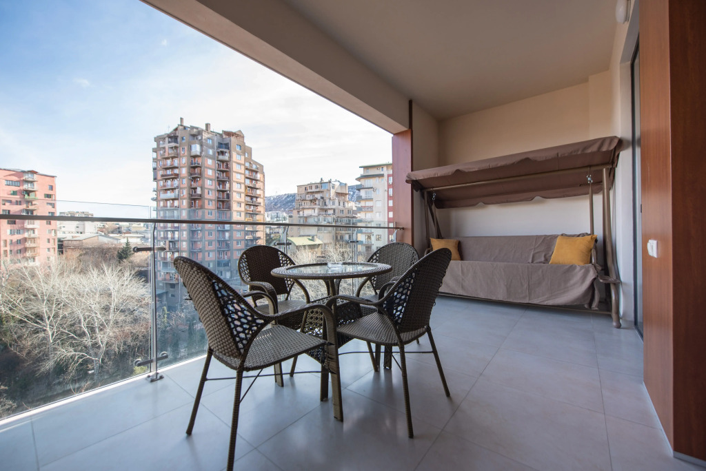 Apartments with a Spacious Terrace and Park View