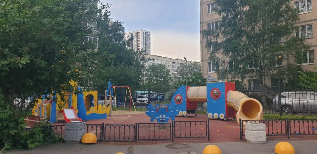Na Prospekte Nastavnikov 47K1 Lodging House