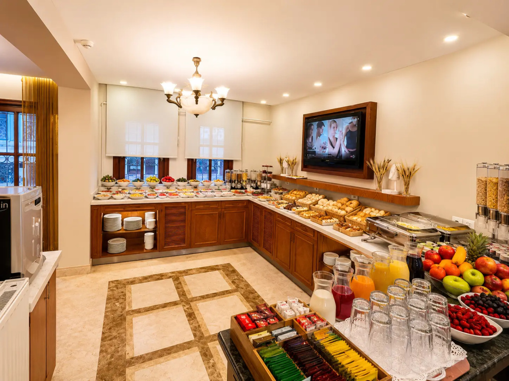 GLK PREMIER The Home Suites & Spa