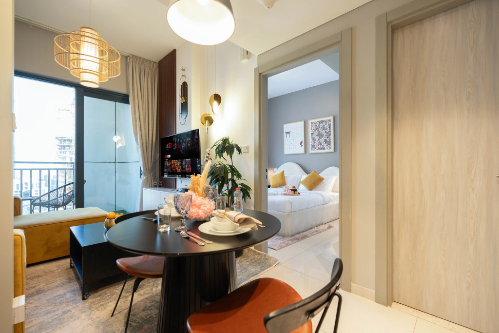 Апартаменты Lake-View 1BR Retreat in Business Bay Pool & Gym