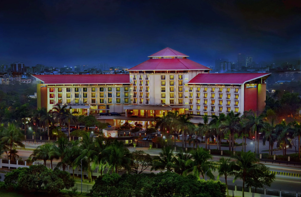 Отель Radisson Blu Dhaka Water Garden