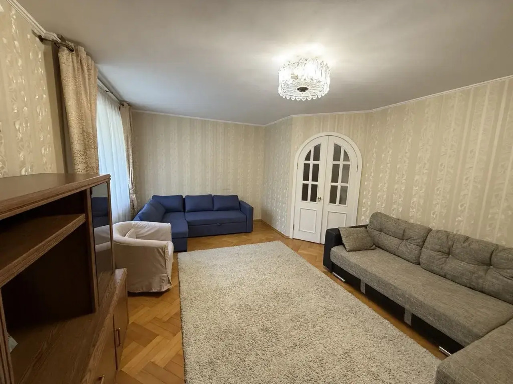Квартира Трехкомнатная с балконом