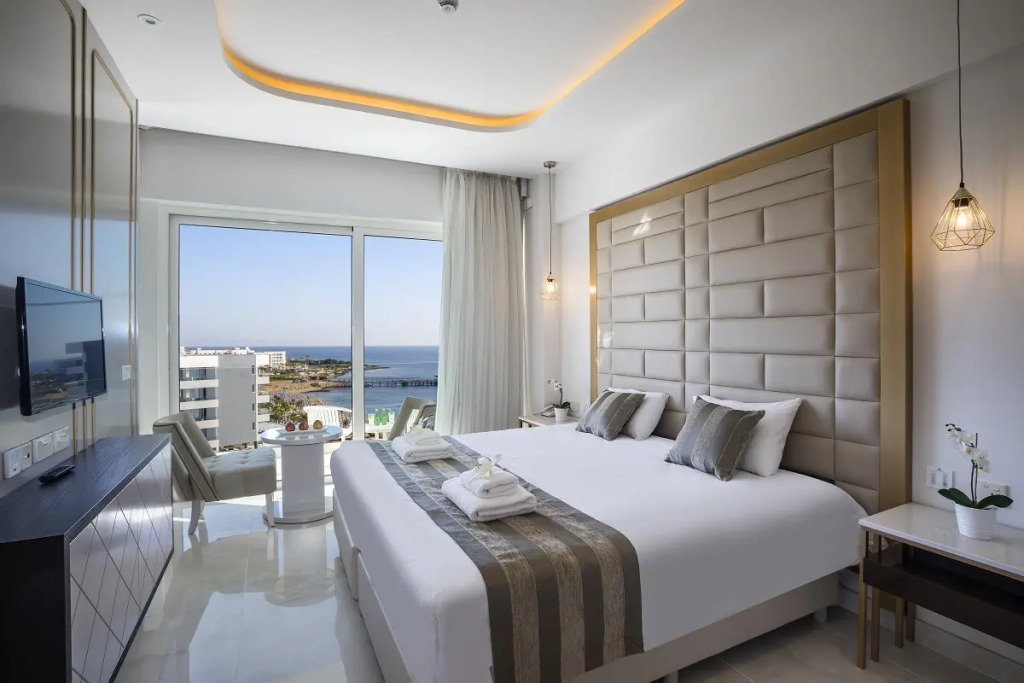 Отель Constantinos The Great Beach