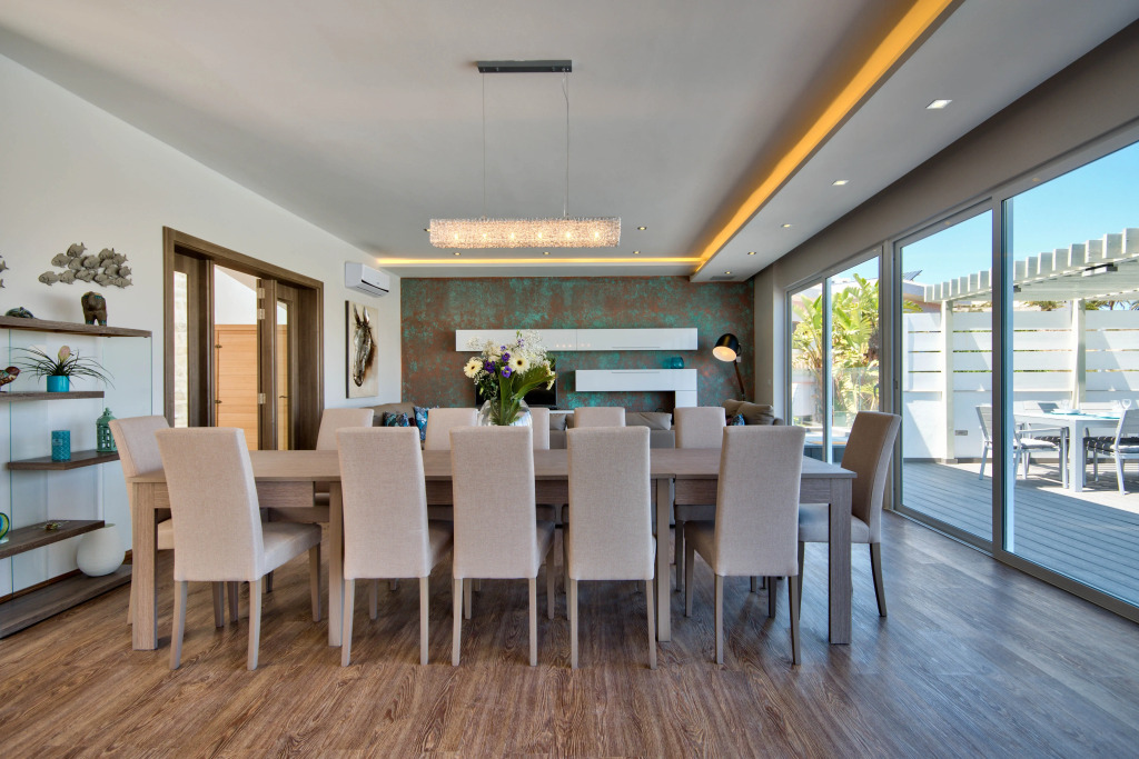 Villa Gaia - Sunset Views, Indoor Heated Pool, Sauna and Games Room
