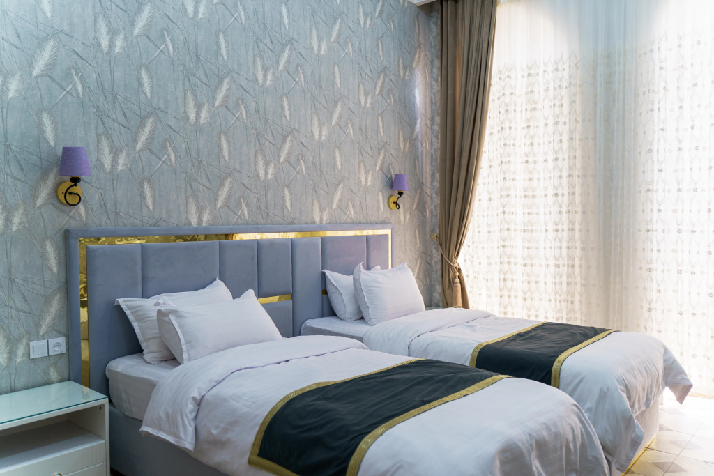 AYNIY Hotel