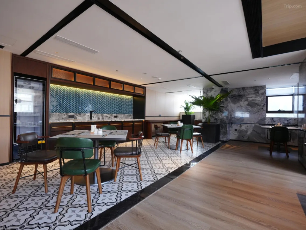 Отель Four Points By Sheraton Beijing Sanlitun Workers Stadium