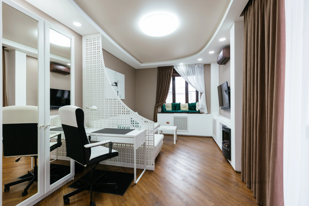 Апартаменты ROOM ROUR с видом на МОСТ ВЛЮБЛЕННЫХ