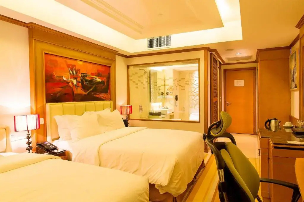 Six Seasons Hotel