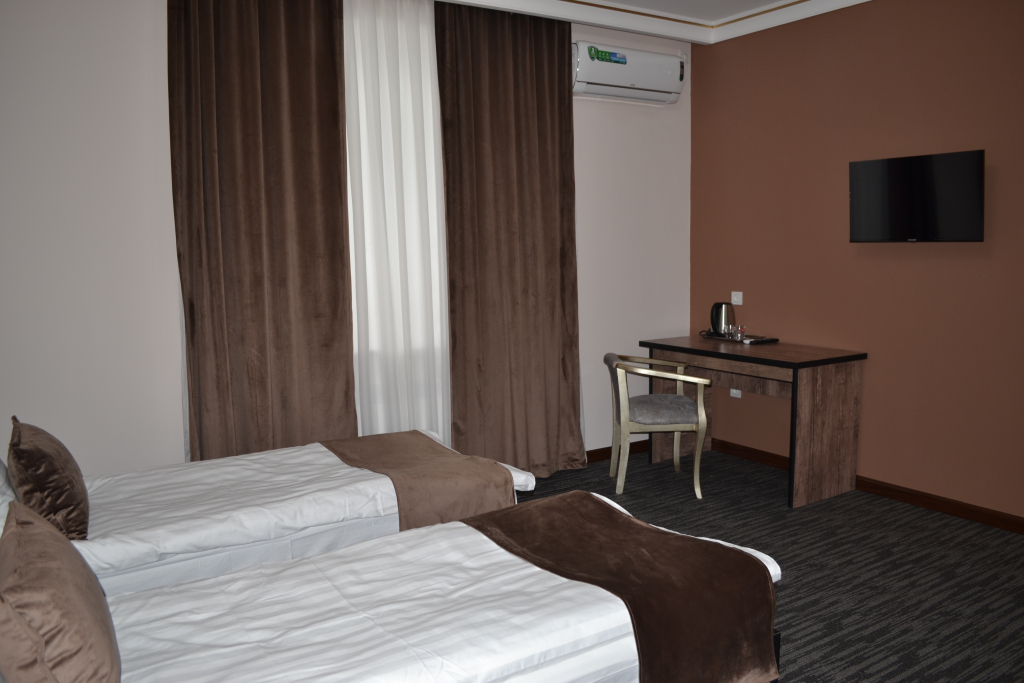 Art Angren Hotel