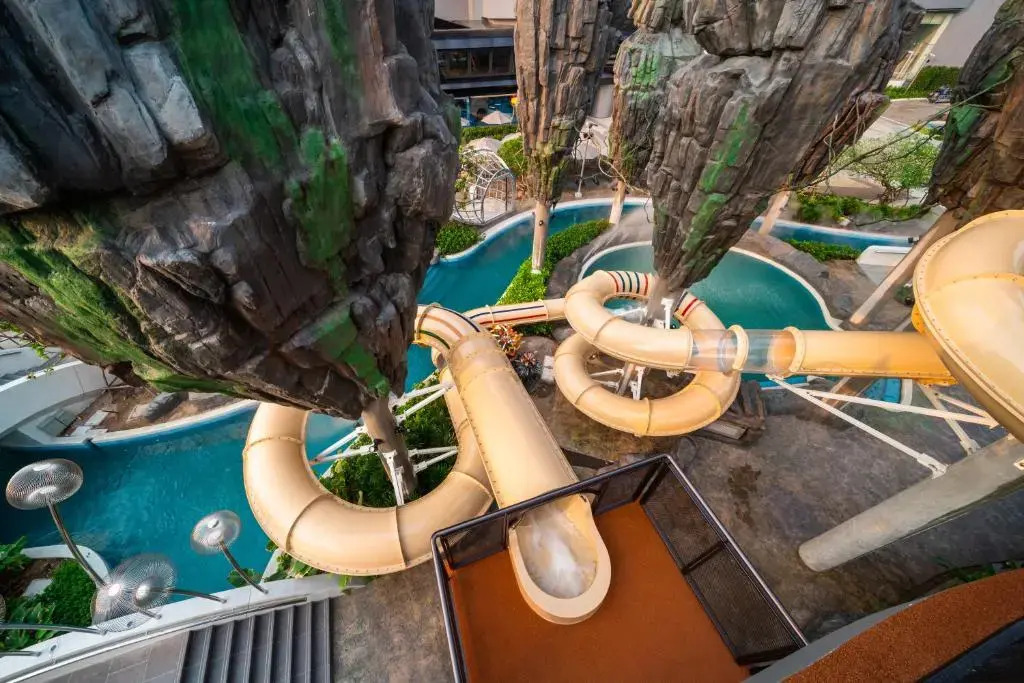 Отель Grande Centre Point Space Pattaya