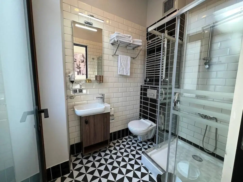 Grand Rafinn Boutique Hotel