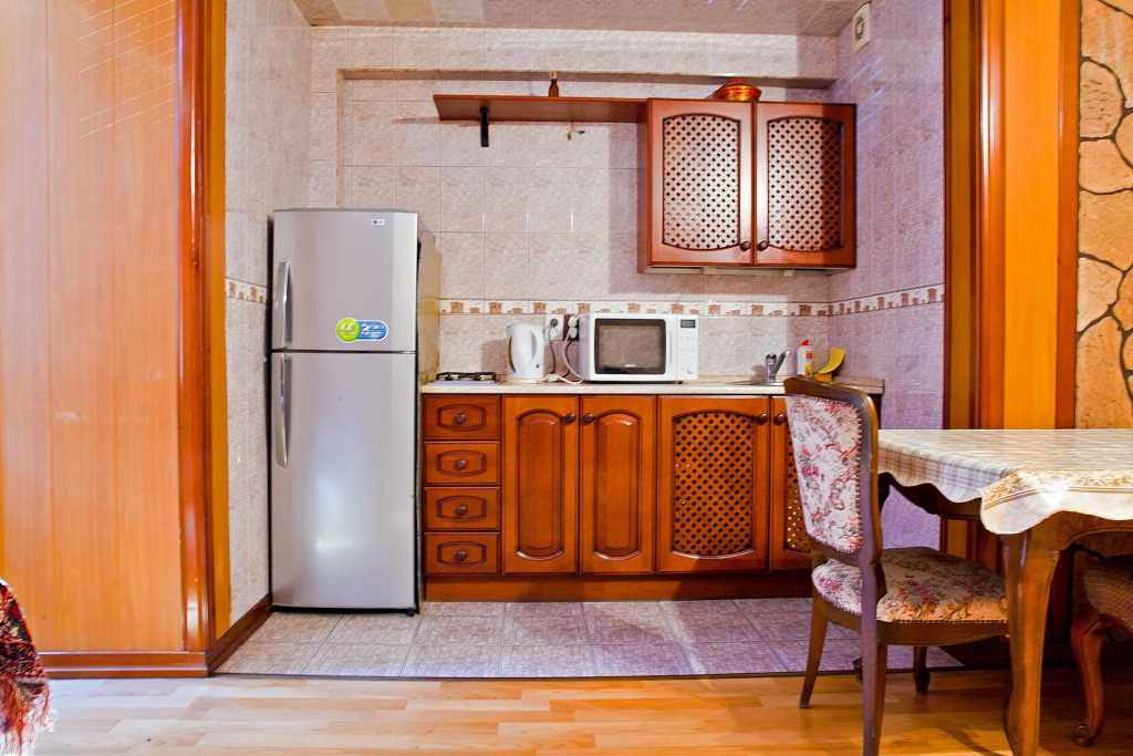 Lessor 102 Apartments