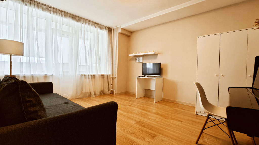 Warm Central Flat
