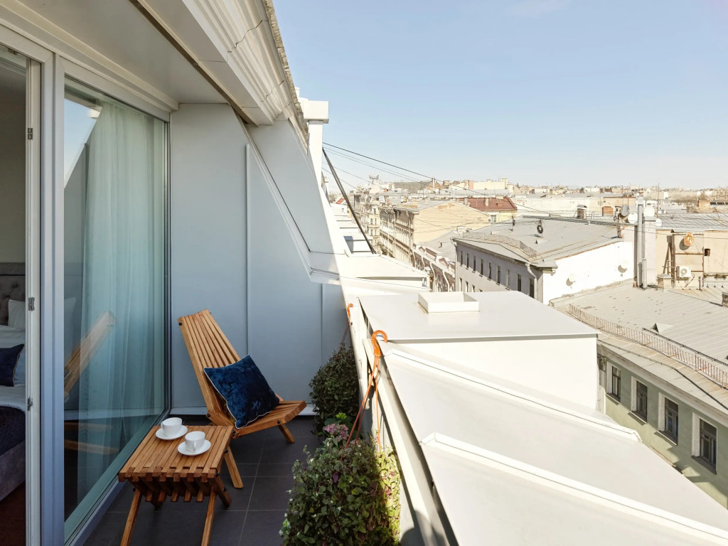 Апартаменты Minin Apartments Мансарда с двумя балконами на Невском 80 кв.м.