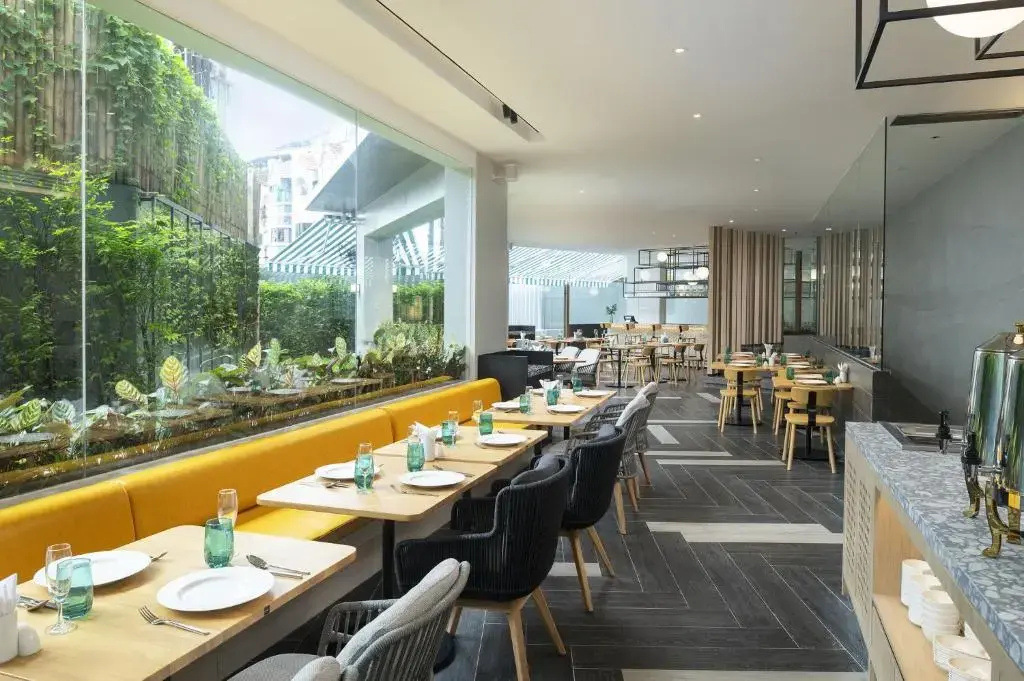Отель JonoX Phuket Karon Hotel