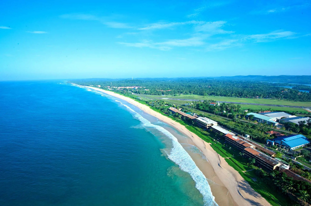 Отель The Long Beach