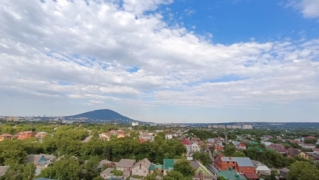 Квартира с одной спальней, балконом и видом на гору Машук