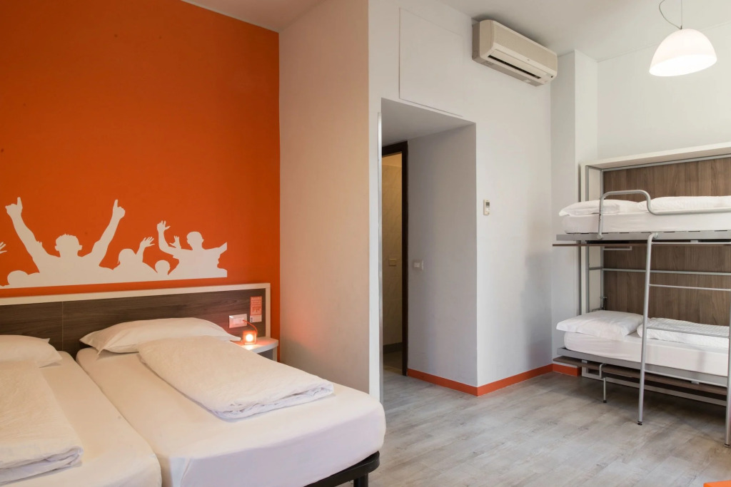 Sure Hotel by Best Western Nologo
