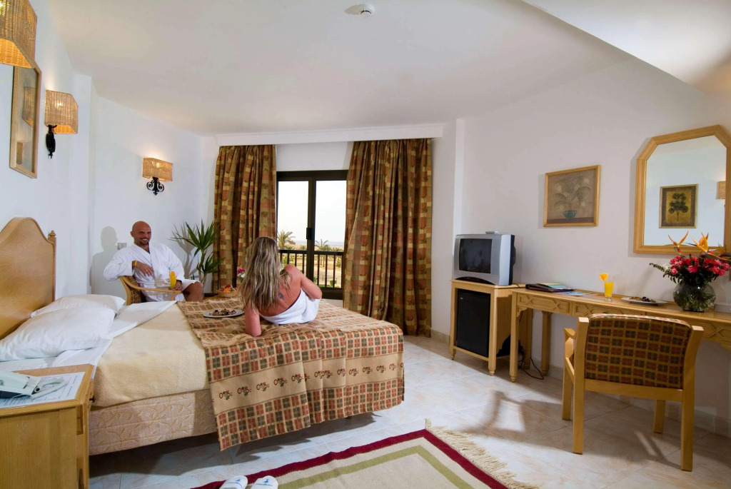 Курортный отель Flamenco Beach and Resort