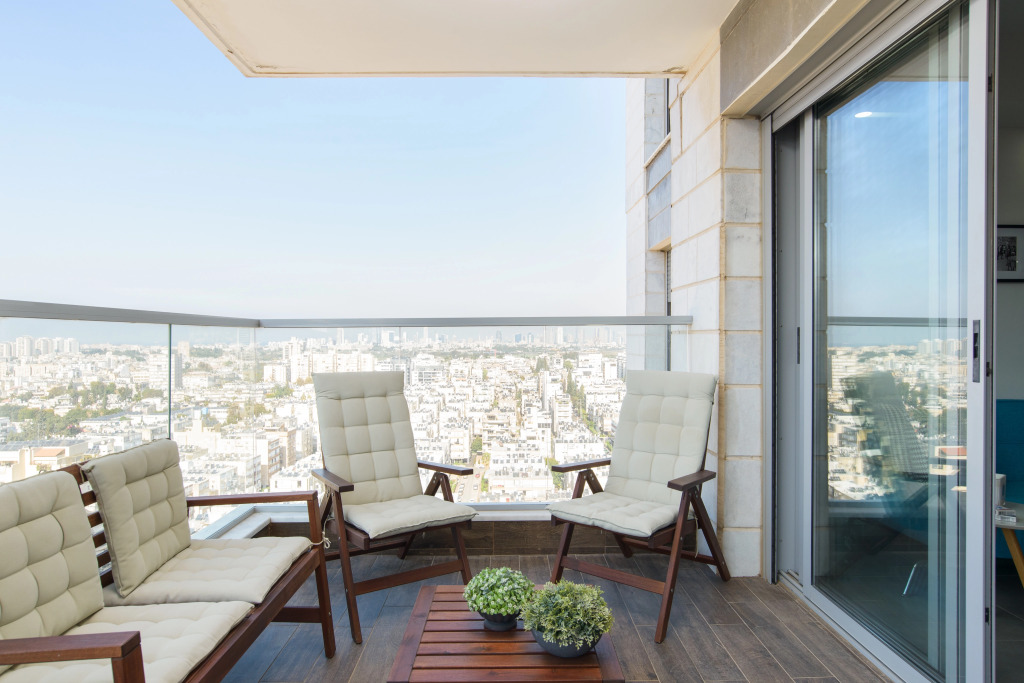 Апартаменты Deluxe & Terrace with City Overview by FeelHome