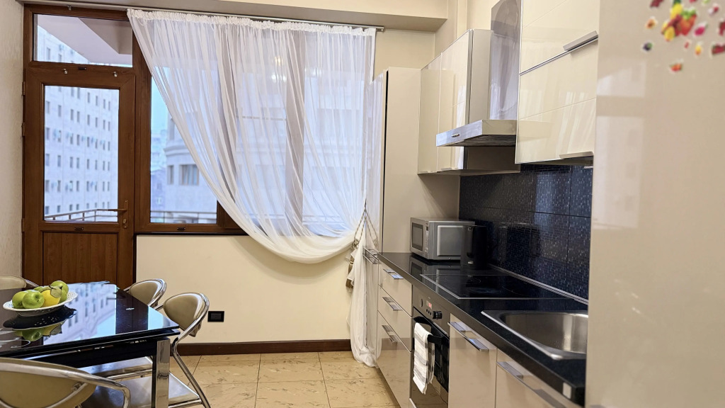 Апартаменты с 2 спальнями рядом с площадью от Sweet Home