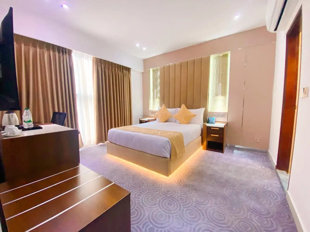 Unique Regency Hotel