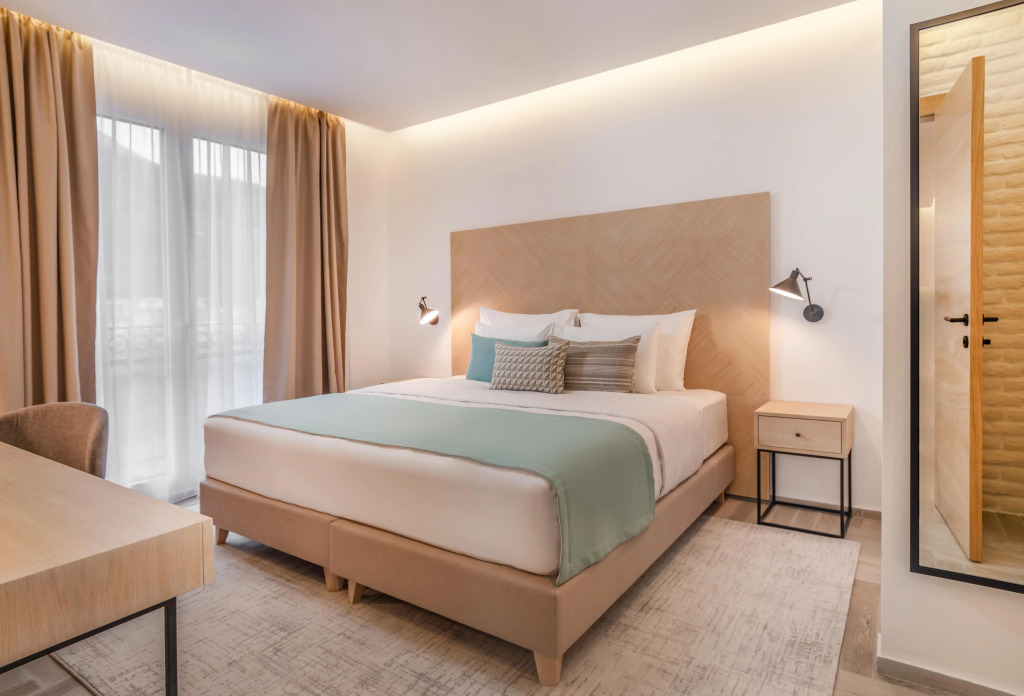 Lazure Hotel & Marina