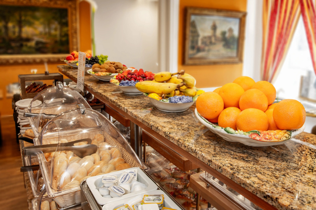 TIPTOP Hotel Burgschmiet Garni