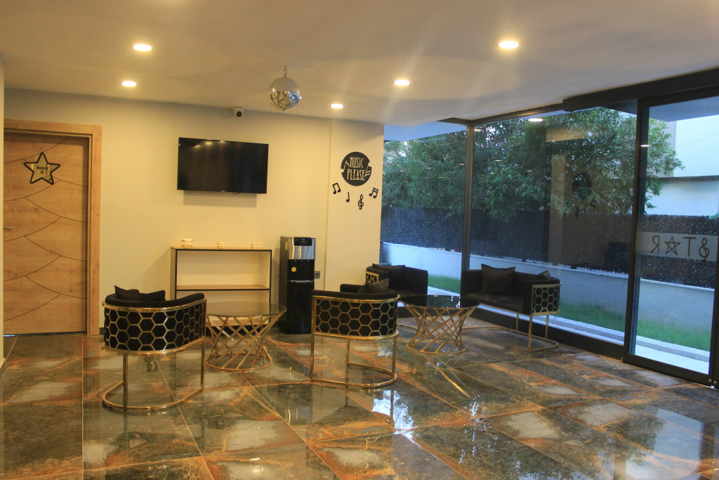 Retro Star Suites