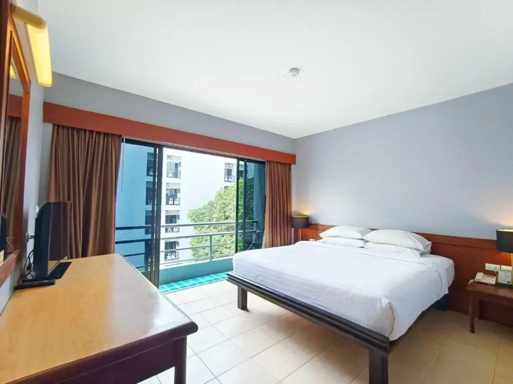 C & N Hotel Patong, Phuket