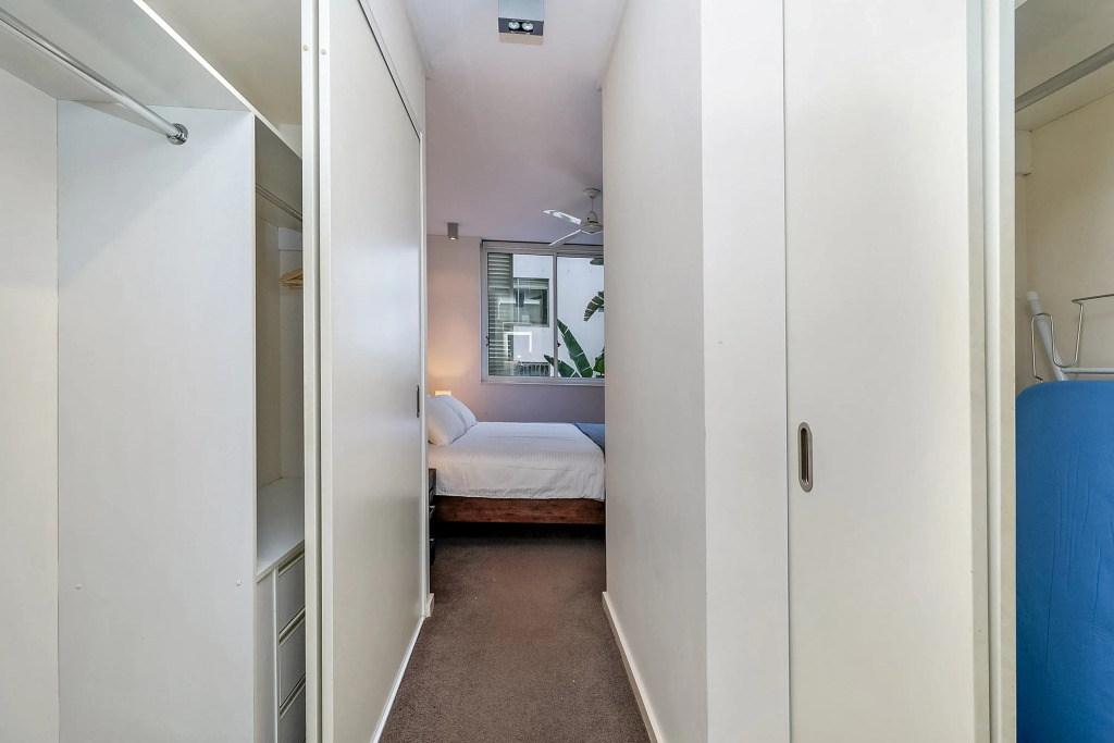 Апартаменты Furnished Apartment Walk to Bondi Beach
