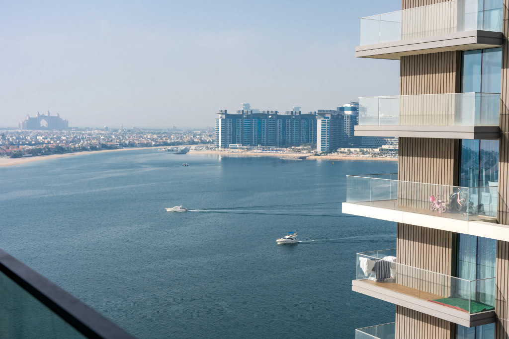 Апартаменты Stayis - Emaar Beach Front 1 BR suite With beach access