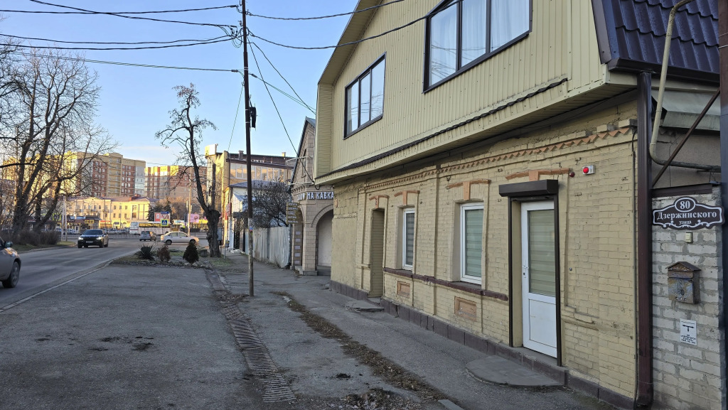 Квартира трехкомнатная в центре Пятигорска для семьи