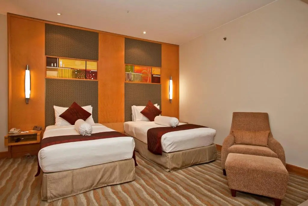 Lakeshore Hotel & Apartments