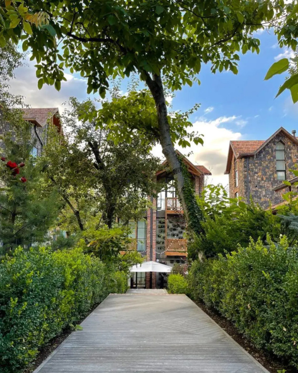 Dilijani Tun Hotel & Restaurant