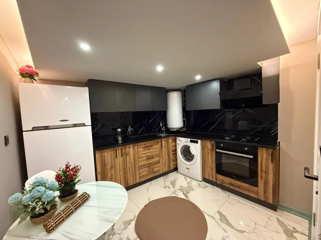 Апартаменты Cozy duplex with a private terrace near the metro