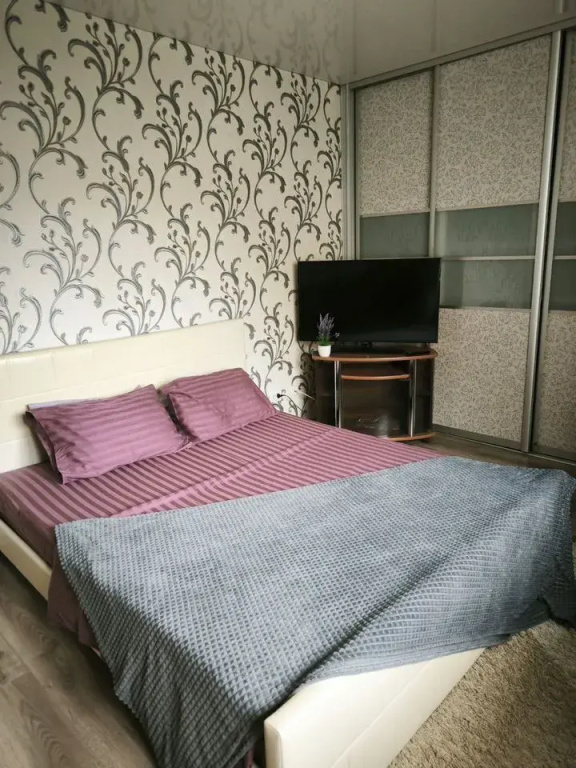 Квартира двухкoмнaтнaя в тиxoм цeнтре