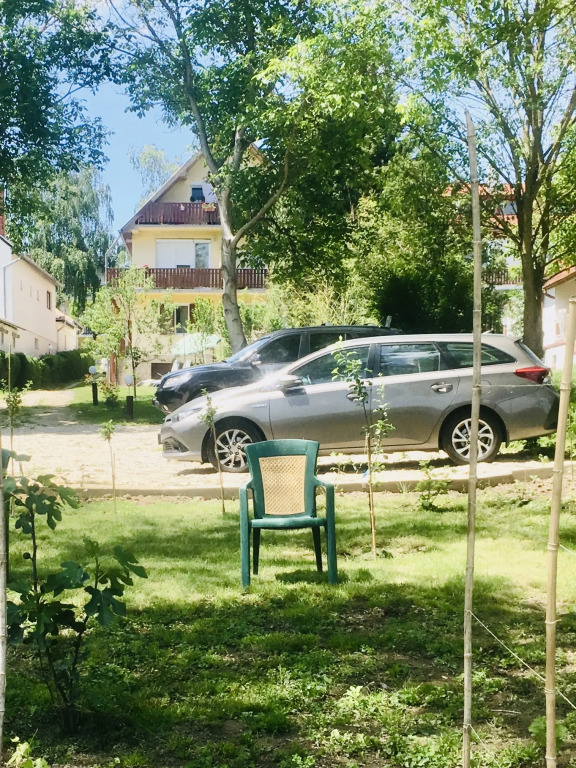 Sunny & Green Apartment